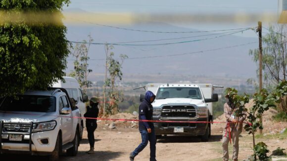 Colectivos hallan fosa clandestina en El Salto, Jalisco, con más de 60 bolsas de restos humanos