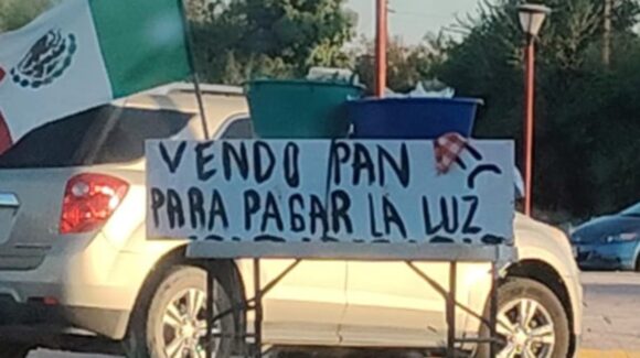 “Vendo pan para pagar la luz”: el letrero con el que comerciante conmueve en Guasave, Sinaloa