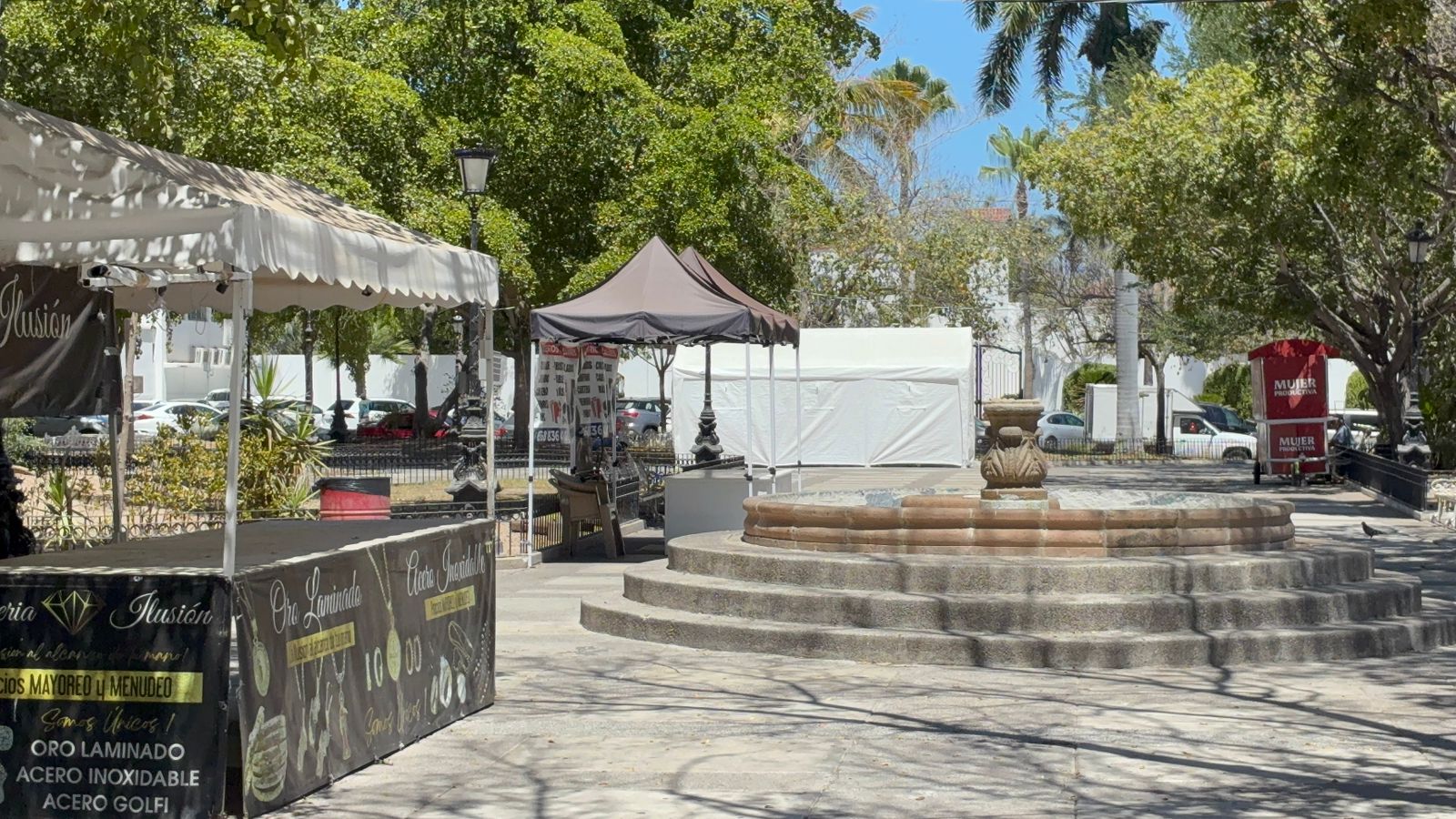 Comerciantes de la Plazuela 27 de Septiembre en Los Mochis