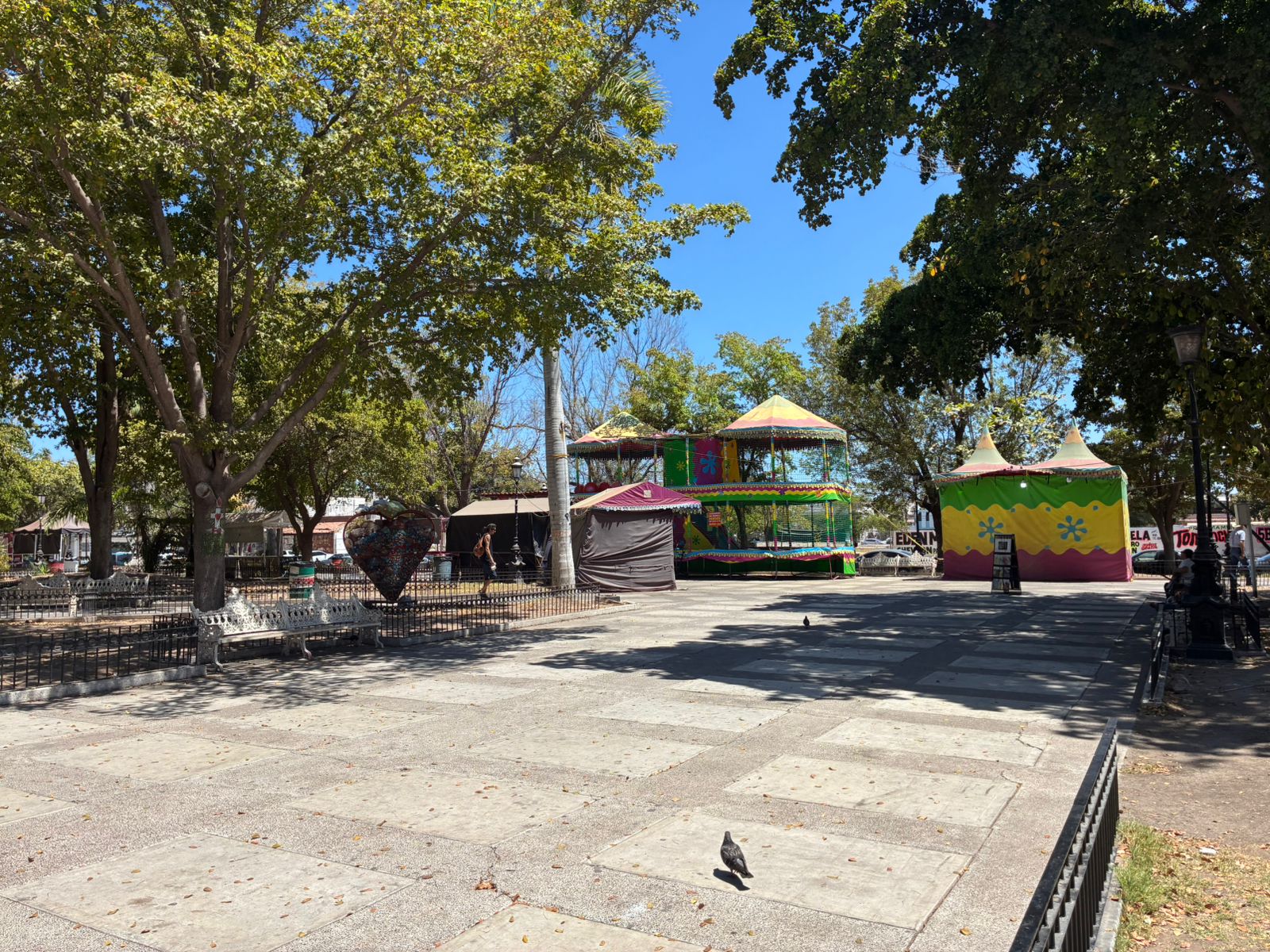 Comerciantes de la Plazuela 27 de Septiembre en Los Mochis