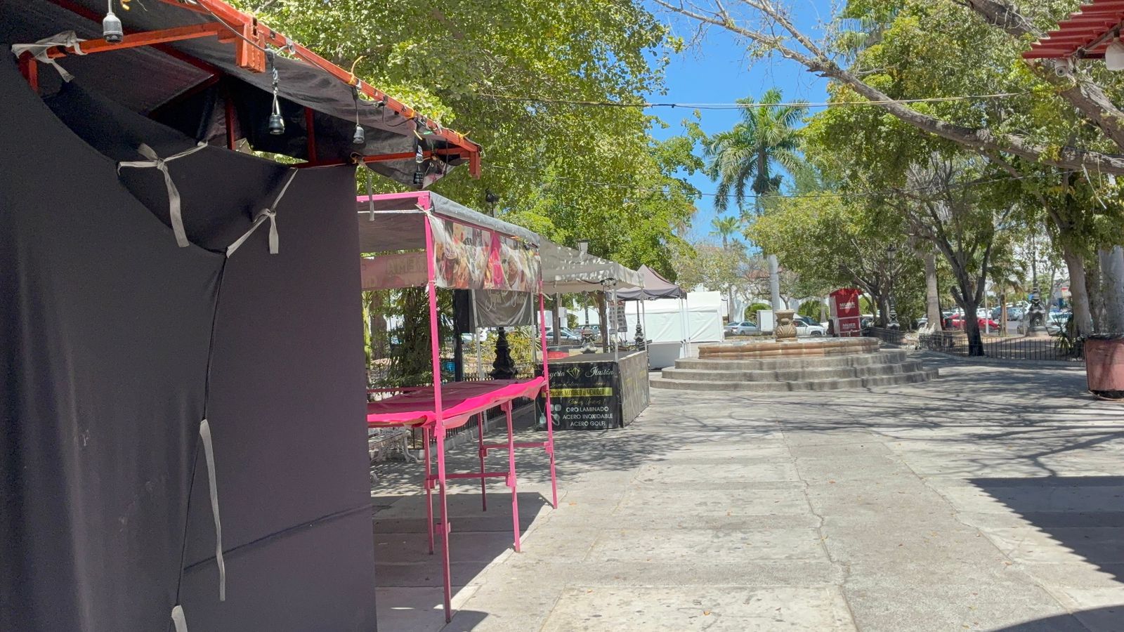 Comerciantes de la Plazuela 27 de Septiembre en Los Mochis