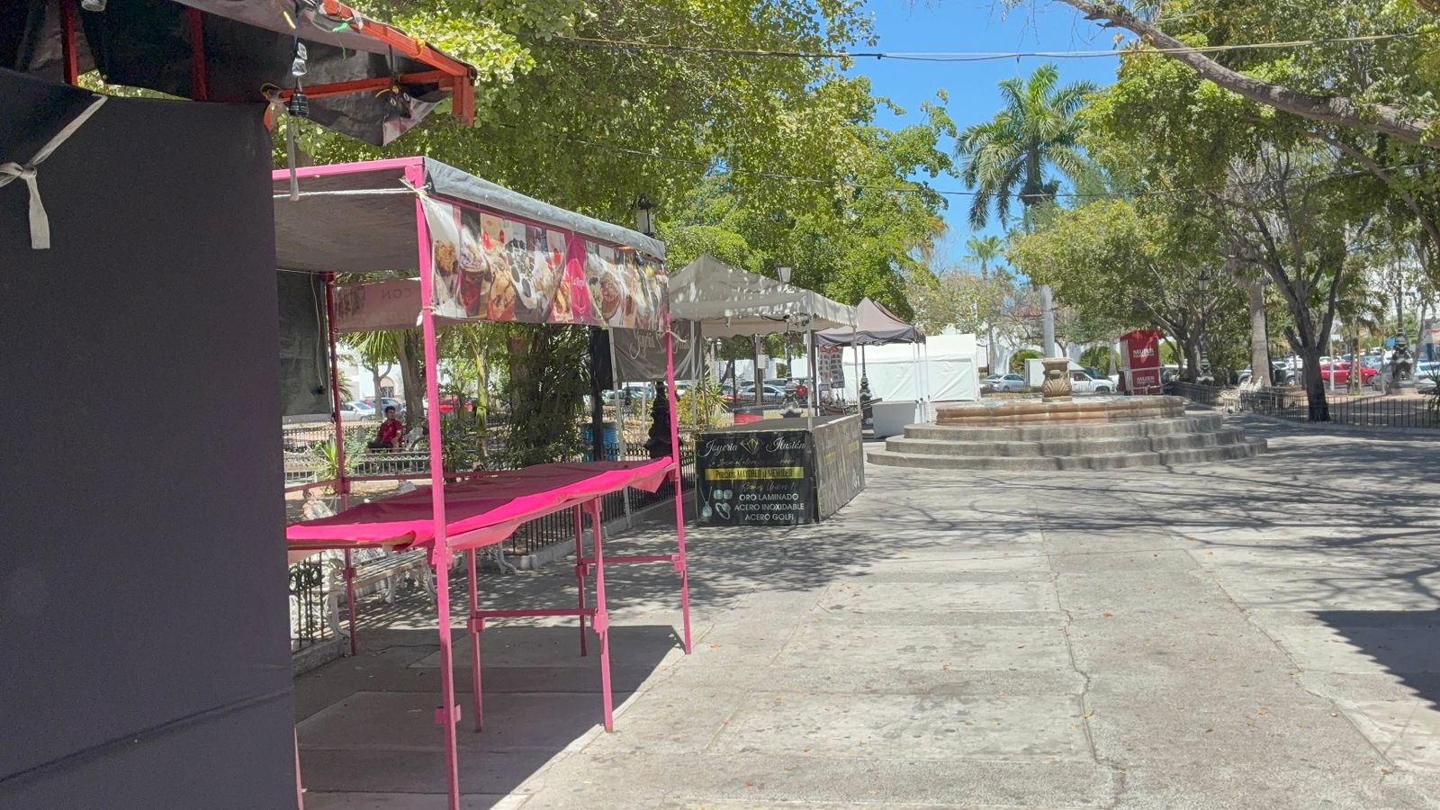 Comerciantes de la Plazuela 27 de Septiembre en Los Mochis