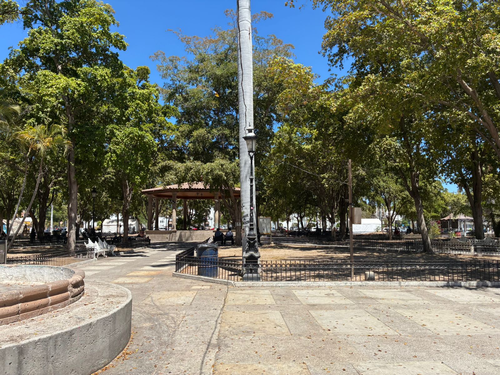 Comerciantes de la Plazuela 27 de Septiembre en Los Mochis