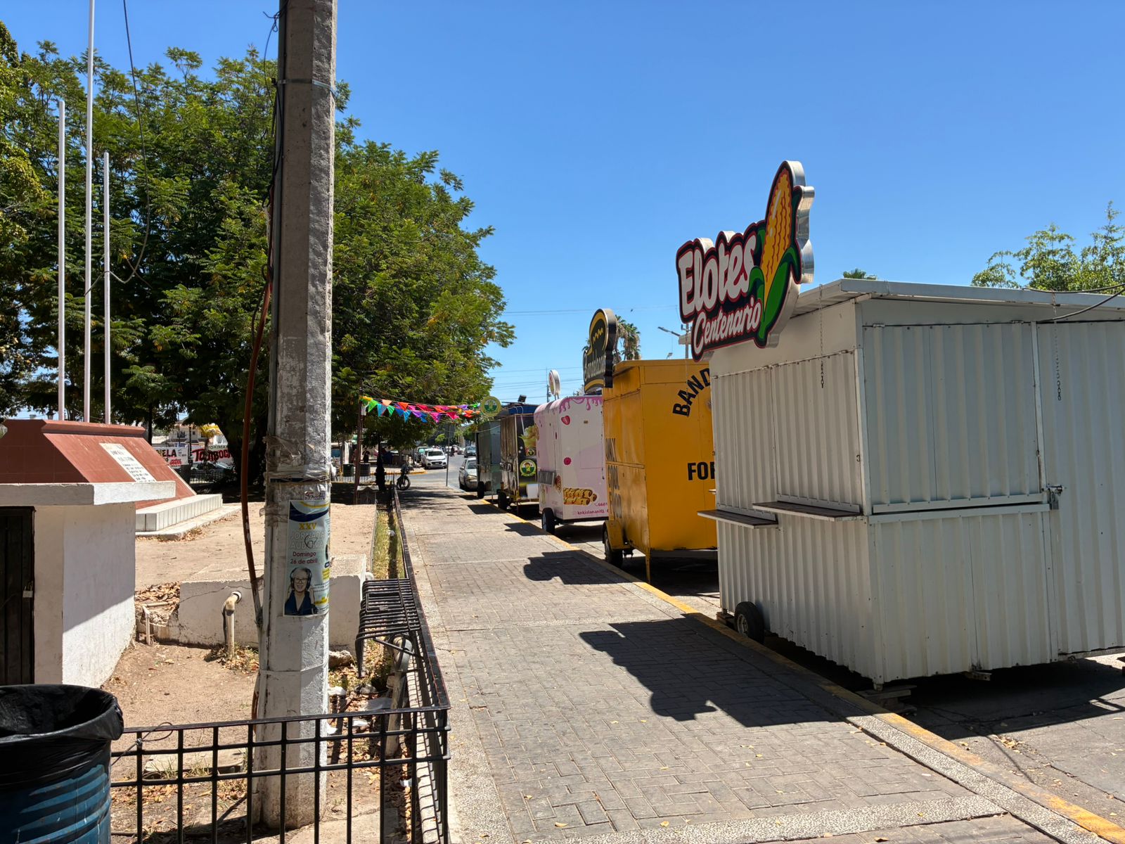 Comerciantes de la Plazuela 27 de Septiembre en Los Mochis