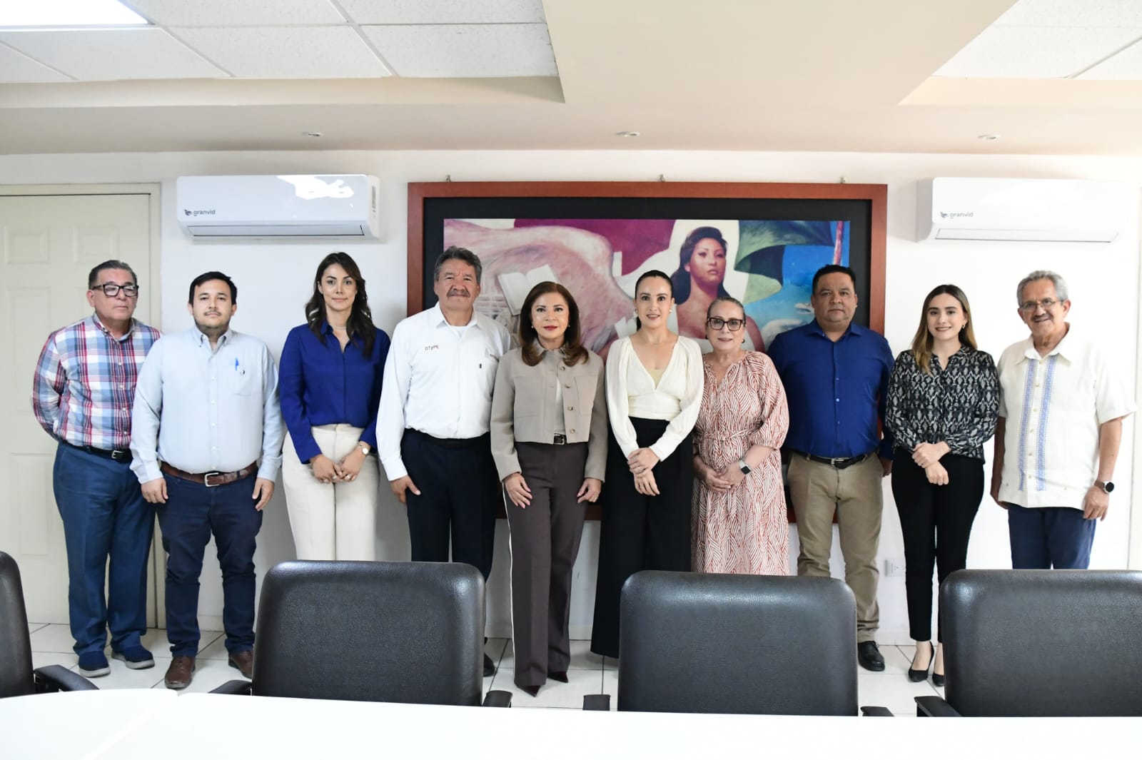 Comité Estatal Operativo del Programa aprueba los proveedores para la entrega de uniformes escolares