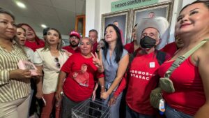 con llaves y recuerdos, trabajadores del stasac buscan inmortalizar a homar salas con un busto