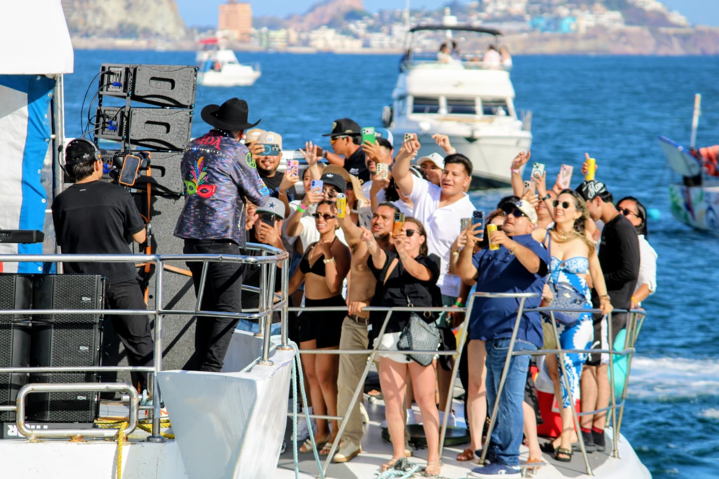 Concierto en el mar de Luis Ángel El Flaco en Mazatlán