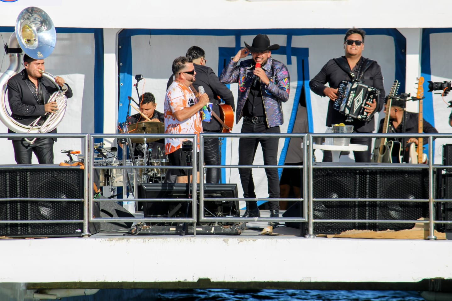 Concierto en el mar de Luis Ángel El Flaco en Mazatlán