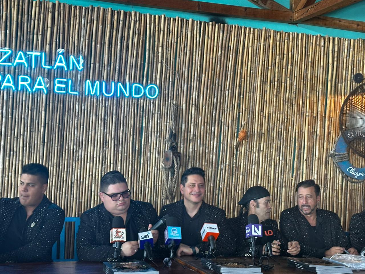Conferencia de prensa de Pequeños Musical en Mazatlán