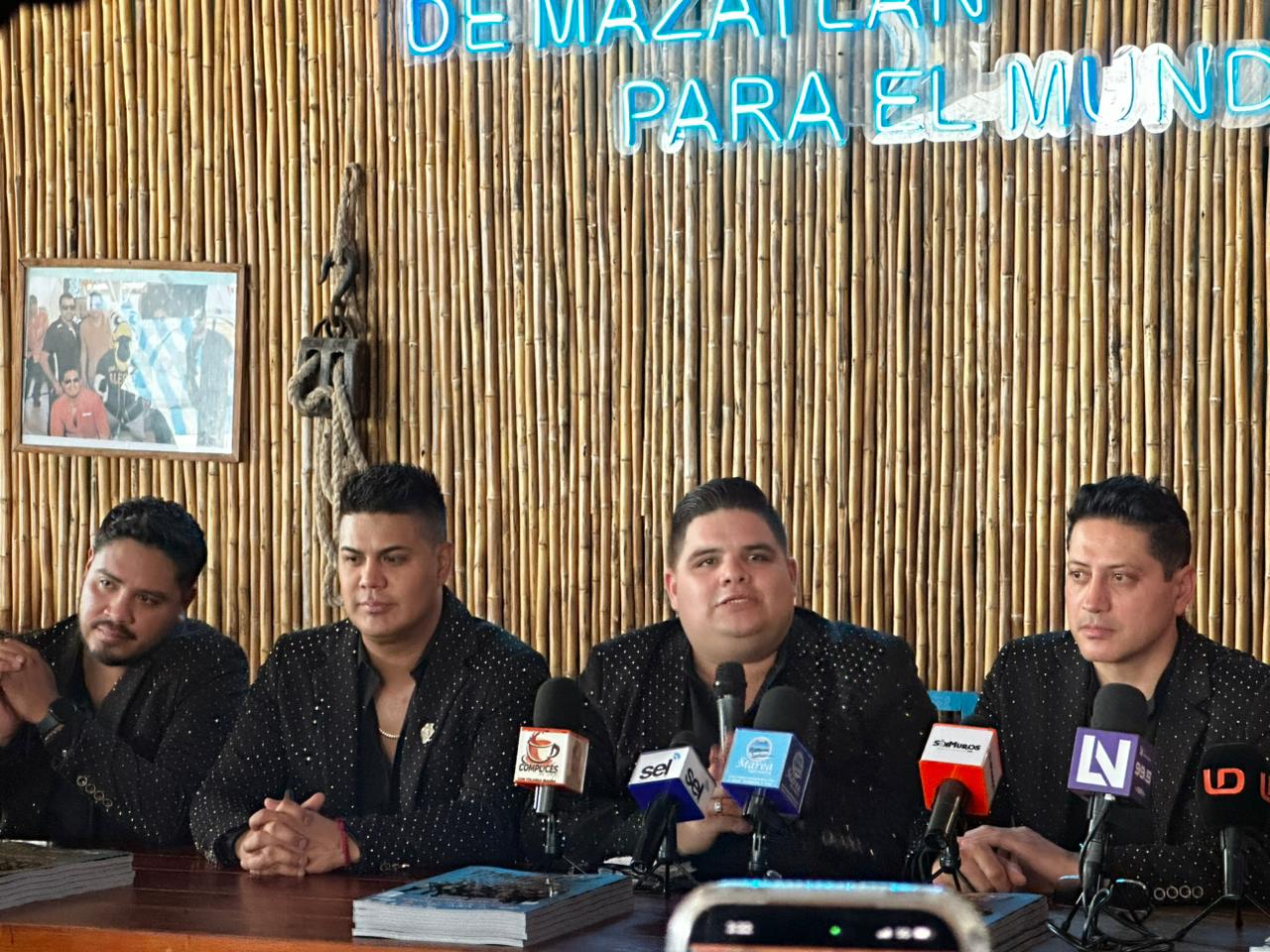 Conferencia de prensa de Pequeños Musical en Mazatlán