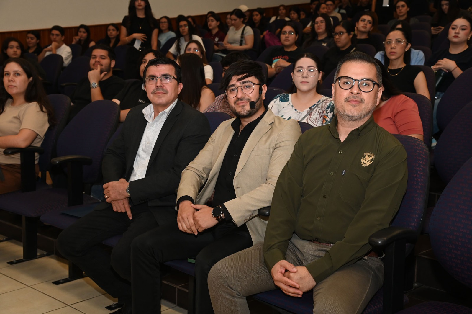 Conferencia "Inspírate y crea con Instagram y TikTok" en la UAS