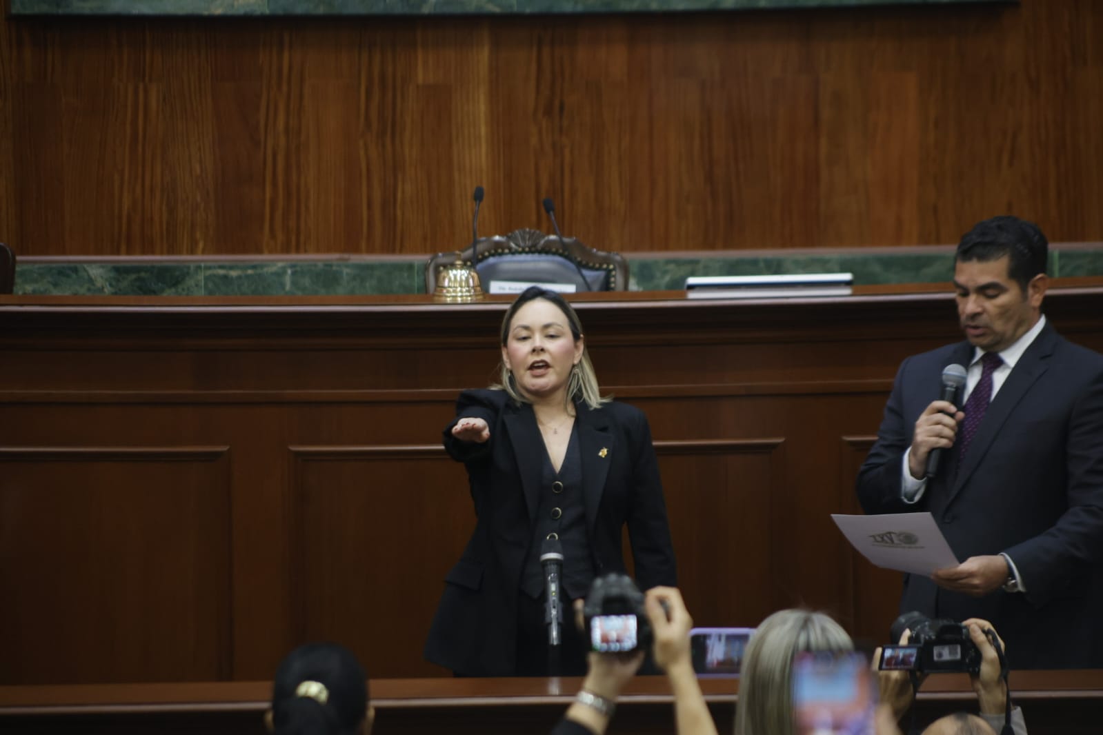 Yeraldine Bonilla Valverde rinde protesta como gobernadora interina de Sinaloa