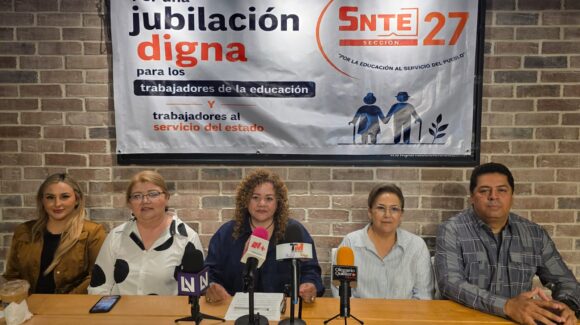 Maestros llaman a marchar en contra de la Ley del ISSSTE 2007 en Culiacán, Sinaloa