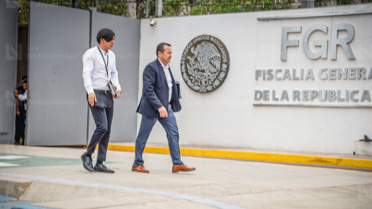 damaso castro saavedra saliendo de la fgr culiacan