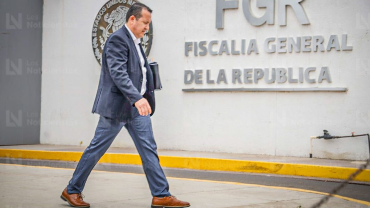 damaso castro saavedra saliendo de la fgr
