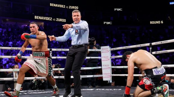 Benavidez sacude al boxeo mundial; noquea al “Zurdo” y conquista el peso crucero