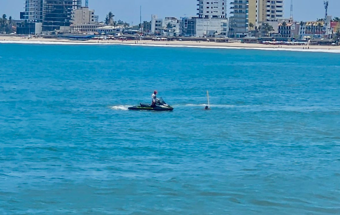 Desaparece nadador en Mazatlán