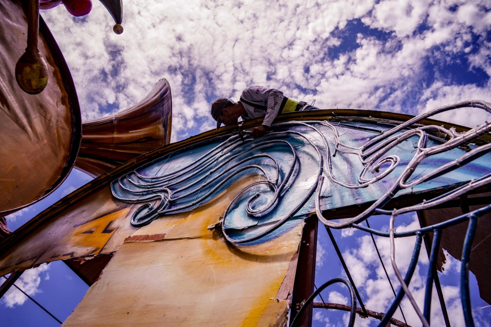 Desmantelan carros alegóricos del Carnaval de Mazatlán 2026
