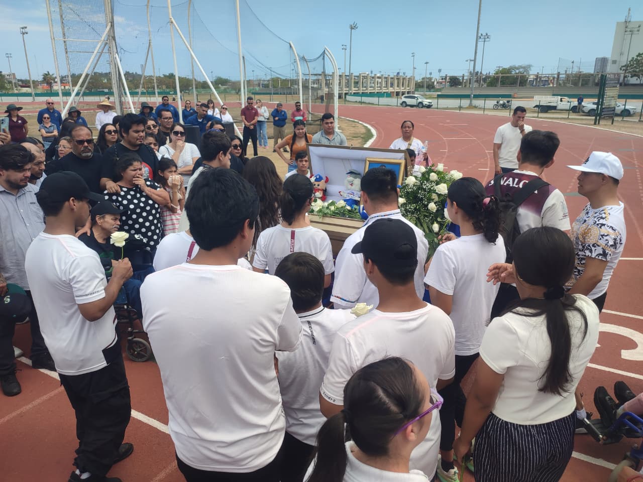 Despiden desde la pista a Trini Serrano, medallista que dejó huella en el deporte adaptado