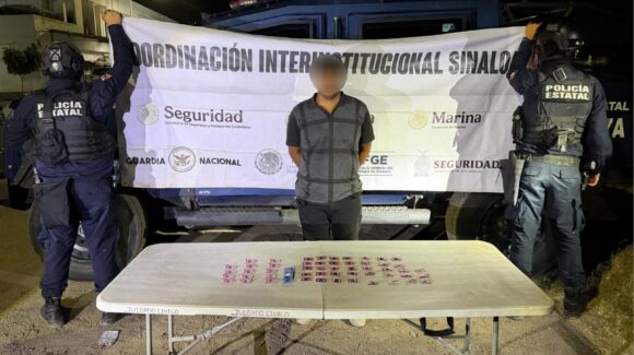 Intentó evadir a las autoridades en Mazatlán, Sinaloa y terminó detenido con presuntas drogas