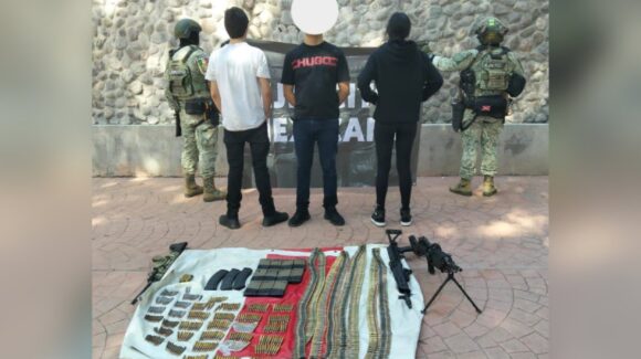 Detienen a tres armados en zona rural de Culiacán; aseguran armas, droga y vehículos robados: SSPE