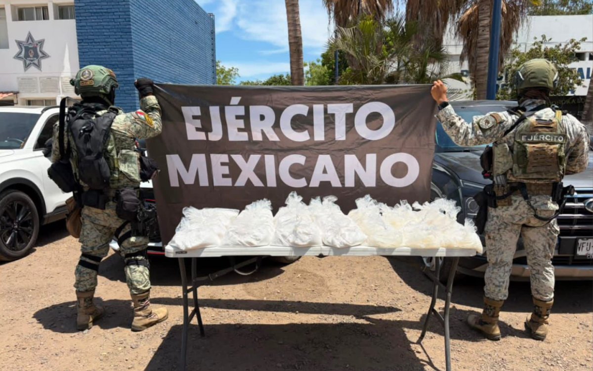 Bolsas con alrededor de 1.5 kilogramos de presunta metanfetamina