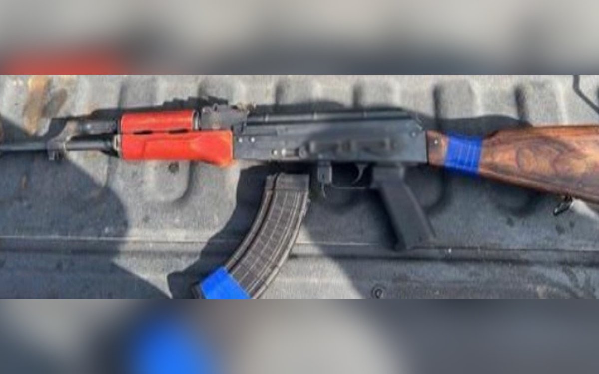 Aseguramiento de fusil AK-47 tras operativo en Escuinapa