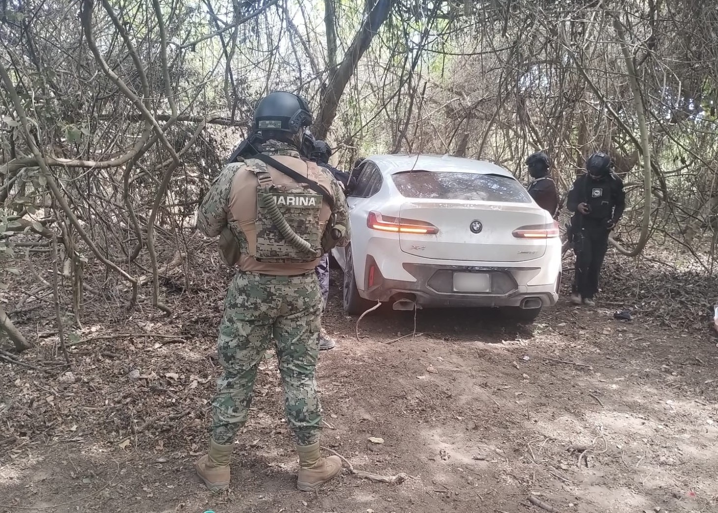 Aseguramiento de vehículo tras operativo en Escuinapa