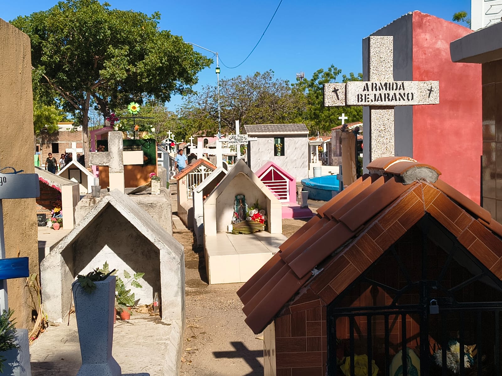 Día de las Madres en panteones de Mazatlán