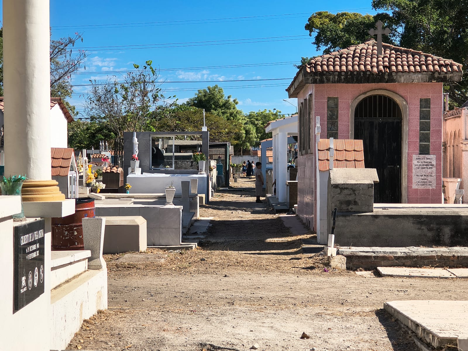 Día de las Madres en panteones de Mazatlán