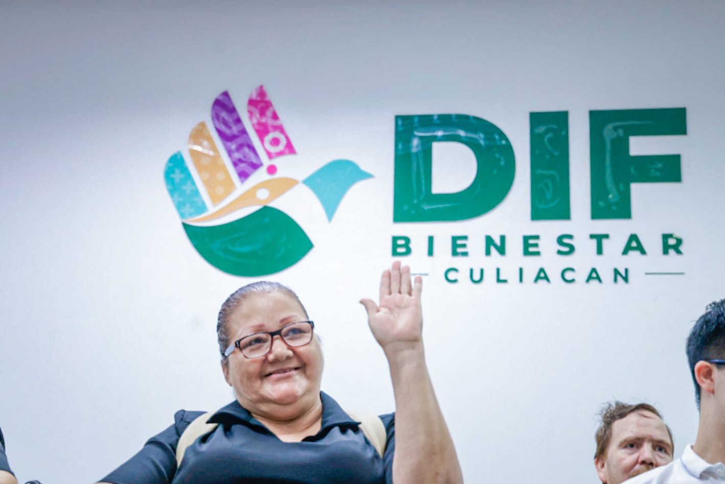 DIF Culiacán entrega sillas de ruedas