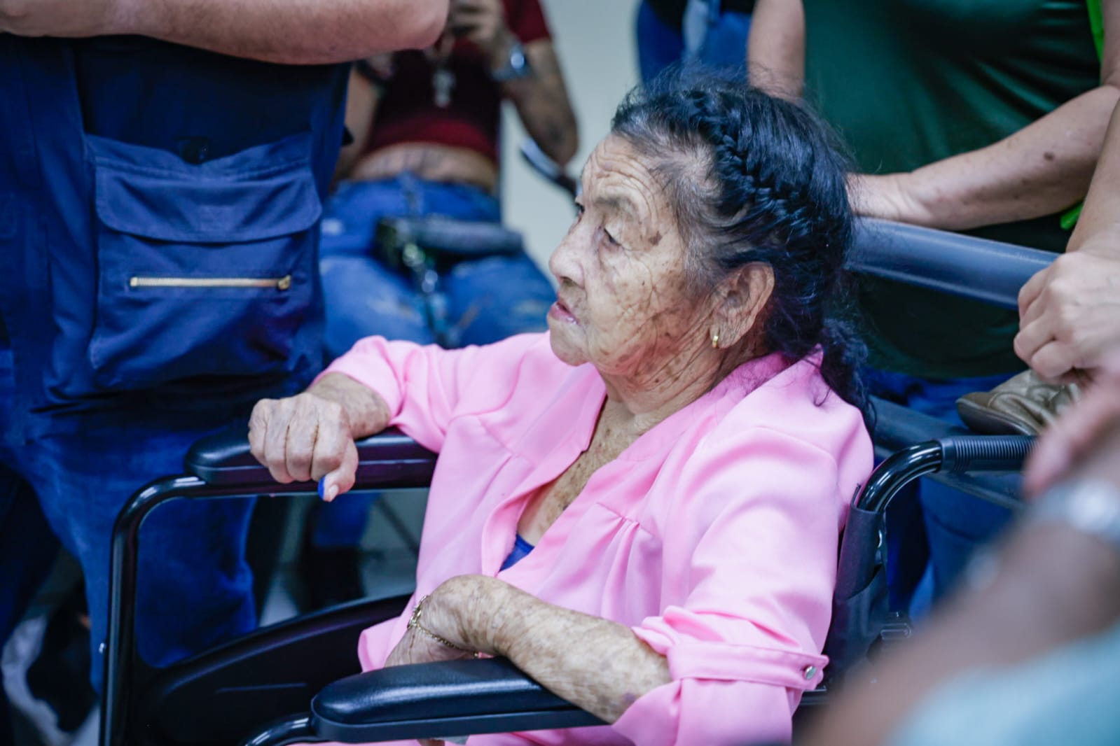 DIF Culiacán entrega sillas de ruedas