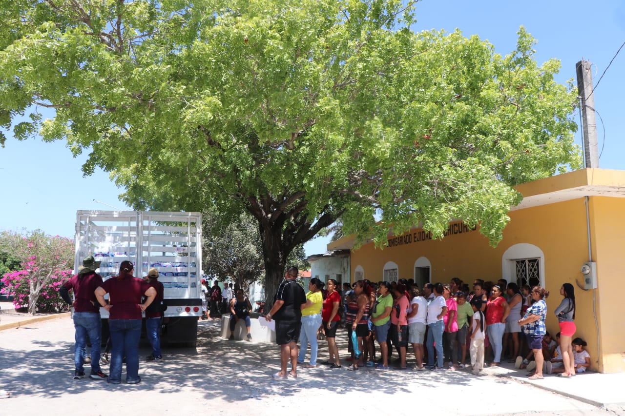 DIF Mazatlán entrega agua potable recaudada durante el Aquatón 2026