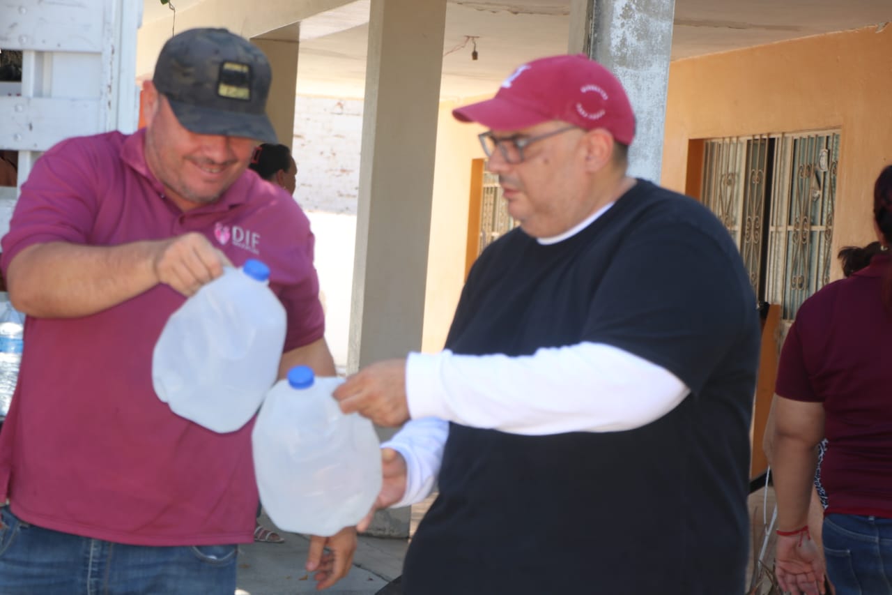 DIF Mazatlán entrega agua potable recaudada durante el Aquatón 2026