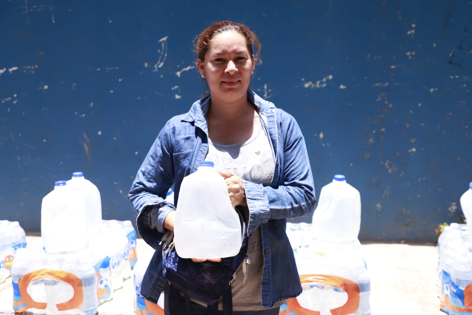 DIF Mazatlán entrega agua potable recaudada durante el Aquatón 2026