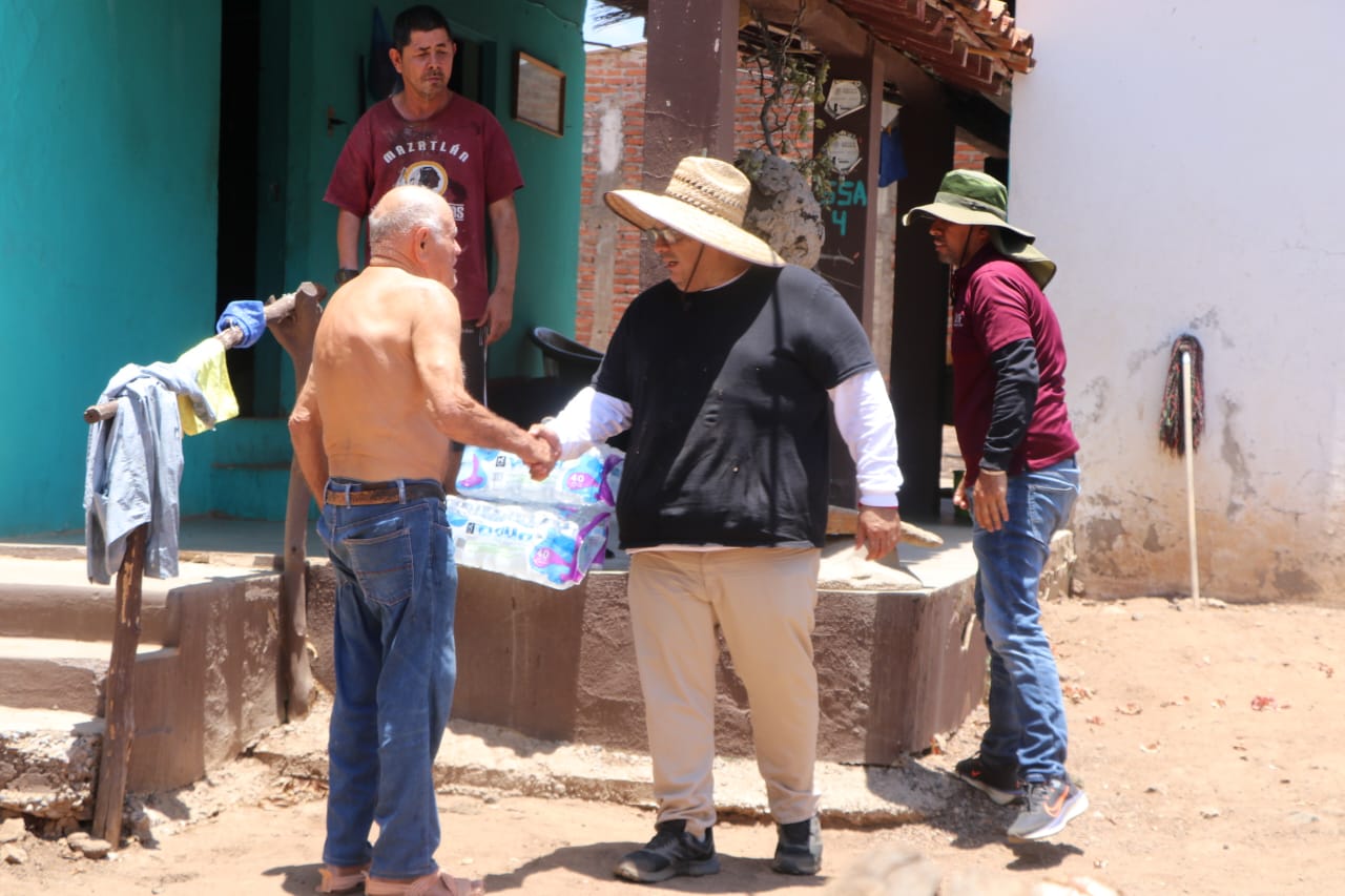 DIF Mazatlán entrega agua potable recaudada durante el Aquatón 2026