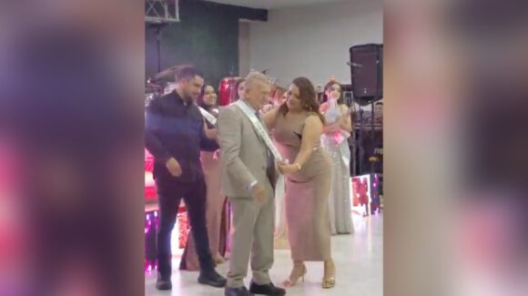Así fue coronado don Carlos Juan como el rey del Día del Estudiante de la Escuela de Derecho de la UAS Guasave