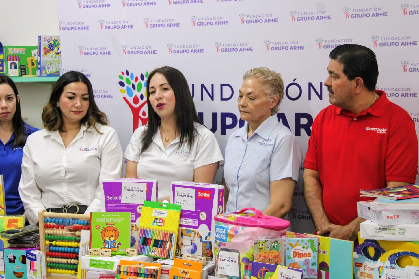 Fundación Grupo Arhe realizaron un donativo de material didáctico y educativo para la Asociación Unicornio