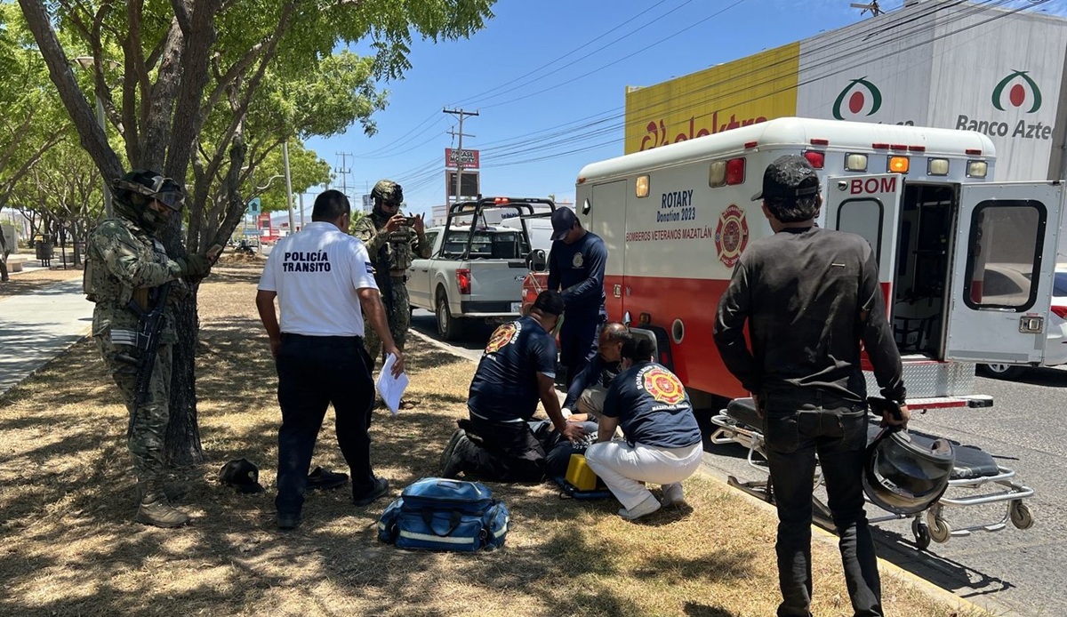 Tras accidente, detienen a dos por circular en motocicleta con reporte de robo