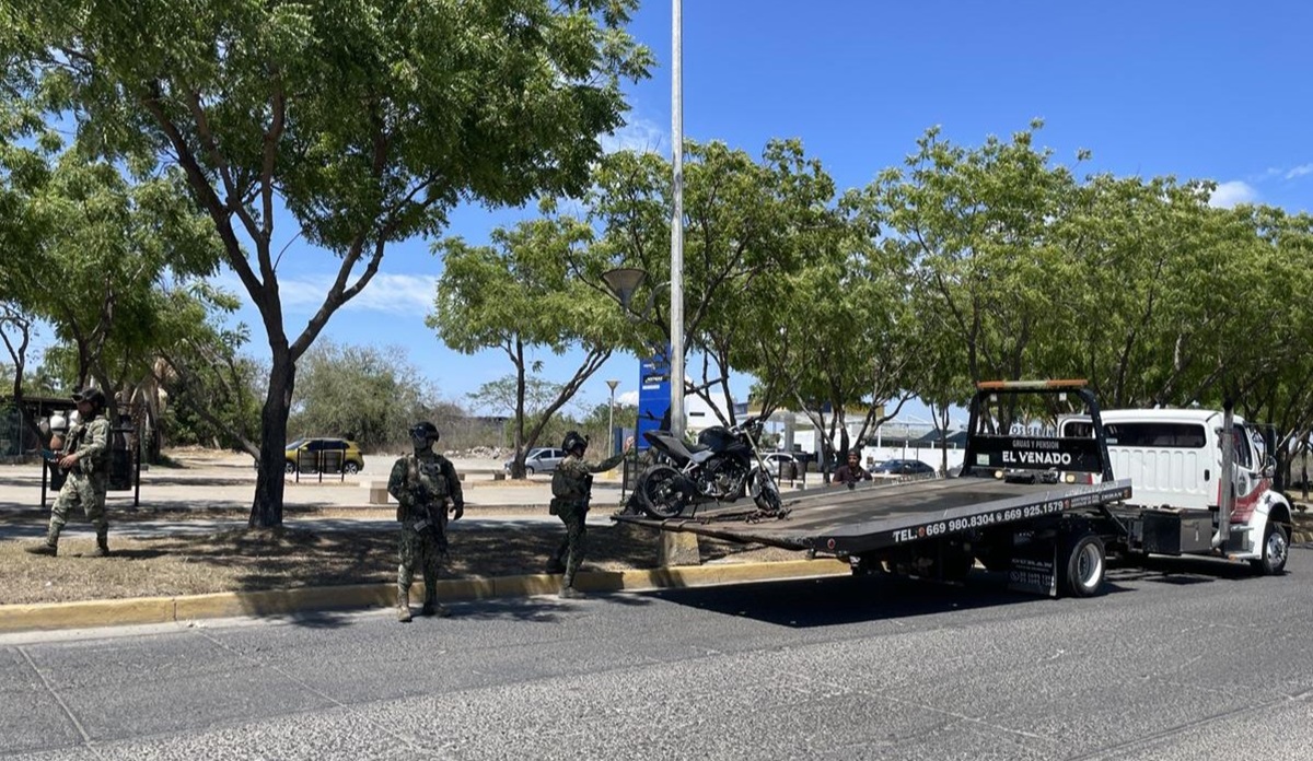 Tras accidente, detienen a dos por circular en motocicleta con reporte de robo