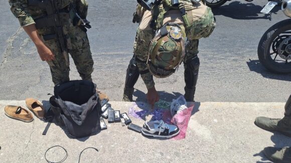 Marina asegura presunta metanfetamina tras derrape de motociclista en Mazatlán, Sinaloa