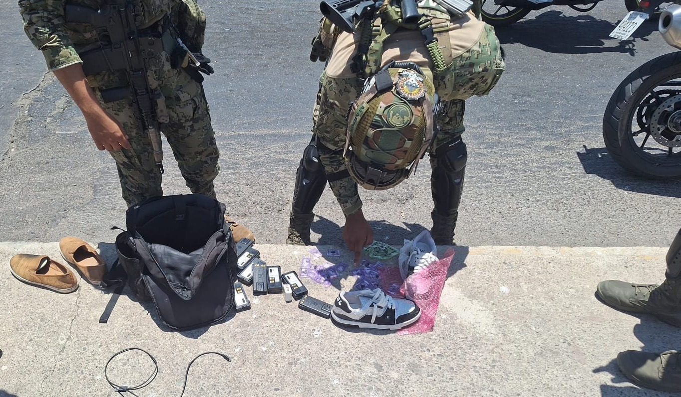 Droga y pilas de radio aseguradas en Mazatlán