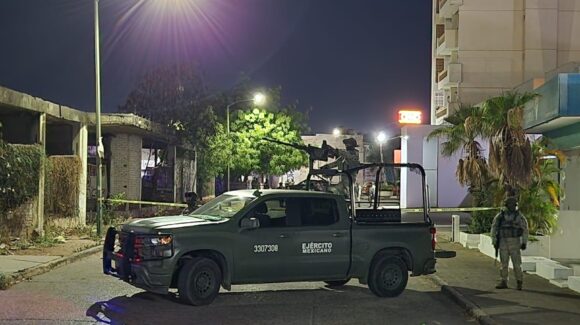 Con mensaje en cartulina y asesinado a balazos, localizan a un hombre en la colonia Lomas del Boulevard de Culiacán, Sinaloa