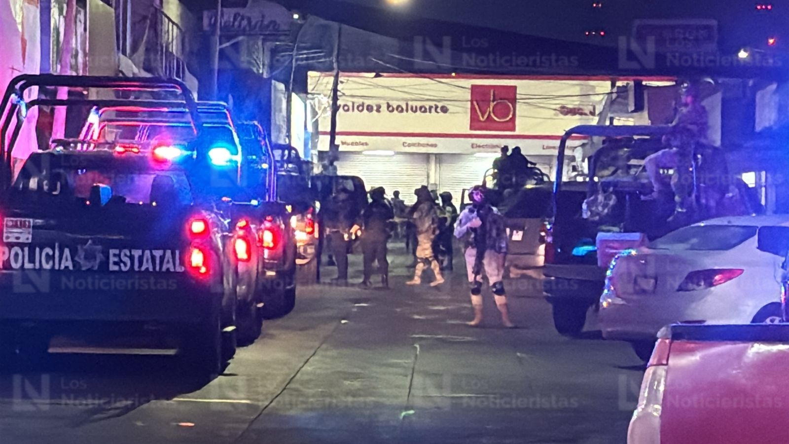 Dejan cerdo de peluche junto a hombre ejecutado en Mercadito Buelna, en Culiacán