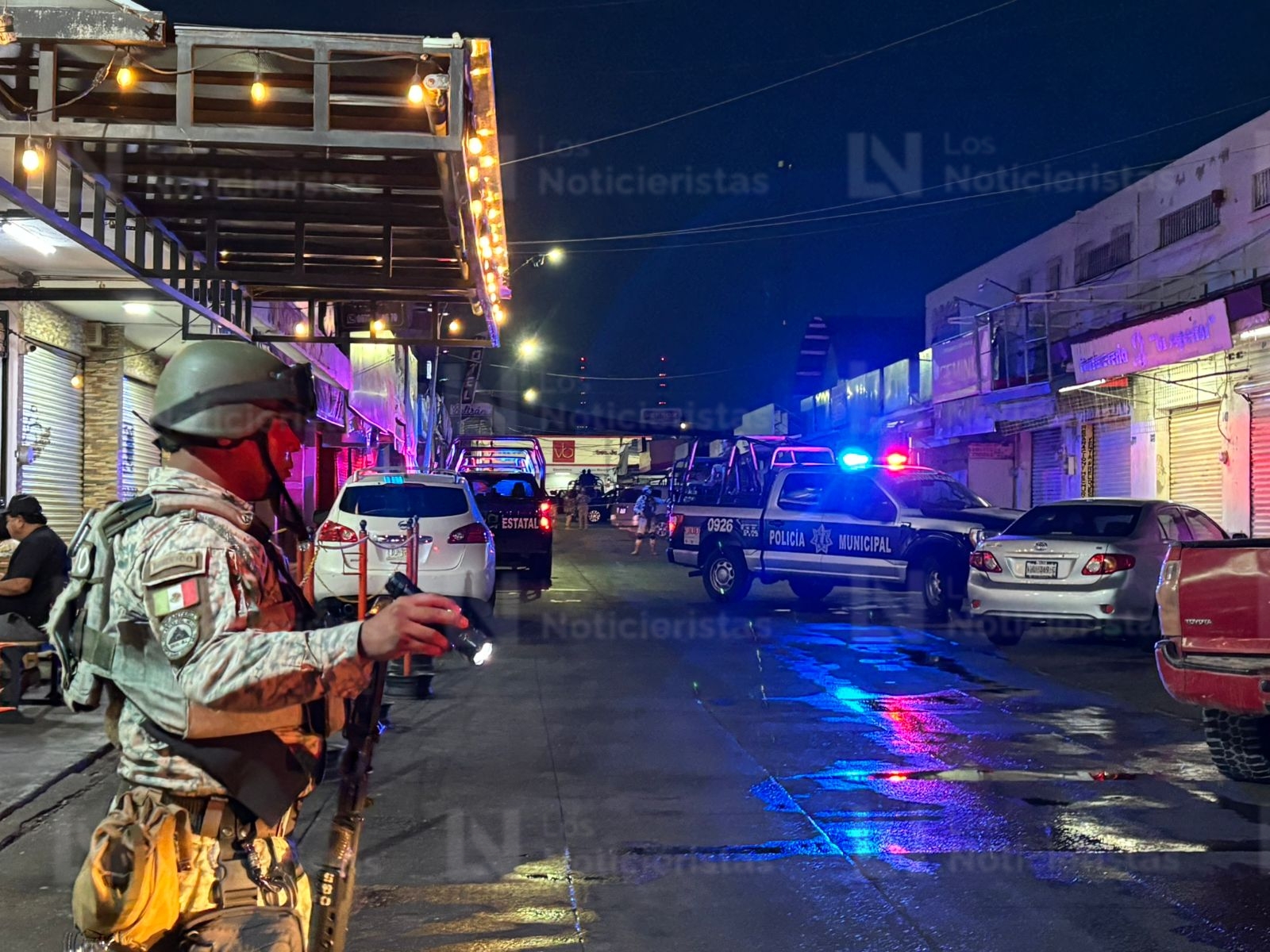 Dejan cerdo de peluche junto a hombre ejecutado en Mercadito Buelna, en Culiacán
