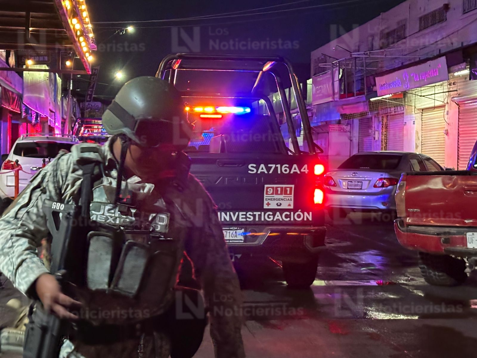 Dejan cerdo de peluche junto a hombre ejecutado en Mercadito Buelna, en Culiacán