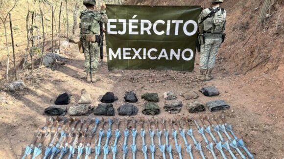 Ejército destruye más de 100 explosivos; asegura equipo táctico y marihuana en Badiraguato, Sinaloa