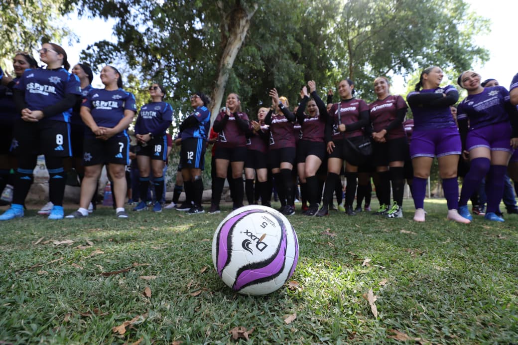 Inauguran en El Chaleco el torneo de futbol Mujeres que Protegen Sinaloa