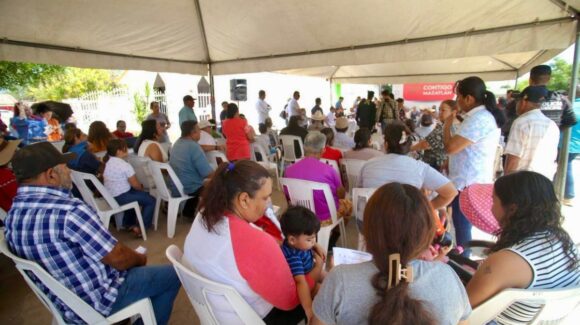 Comunidad de El Recreo tendrá nueva techumbre comunitaria y apoyos sociales con el programa “Contigo Mazatlán”