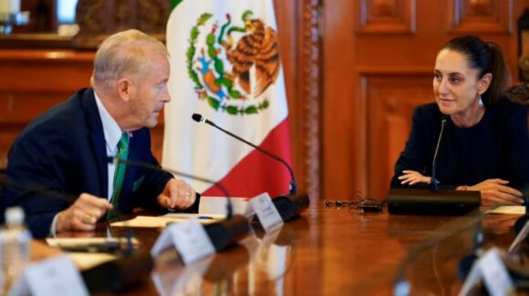 Embajador de EU y comitiva de empresarios, arriban a Palacio Nacional, para encontrarse con Sheinbaum